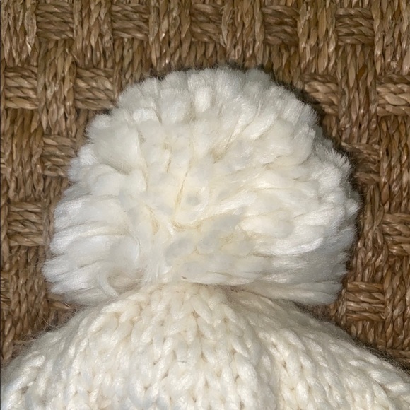 Turtlefur Cream Wool Blend Knit Pom-Pom Beanie with fuzzy fleece lining - Picture 3 of 8